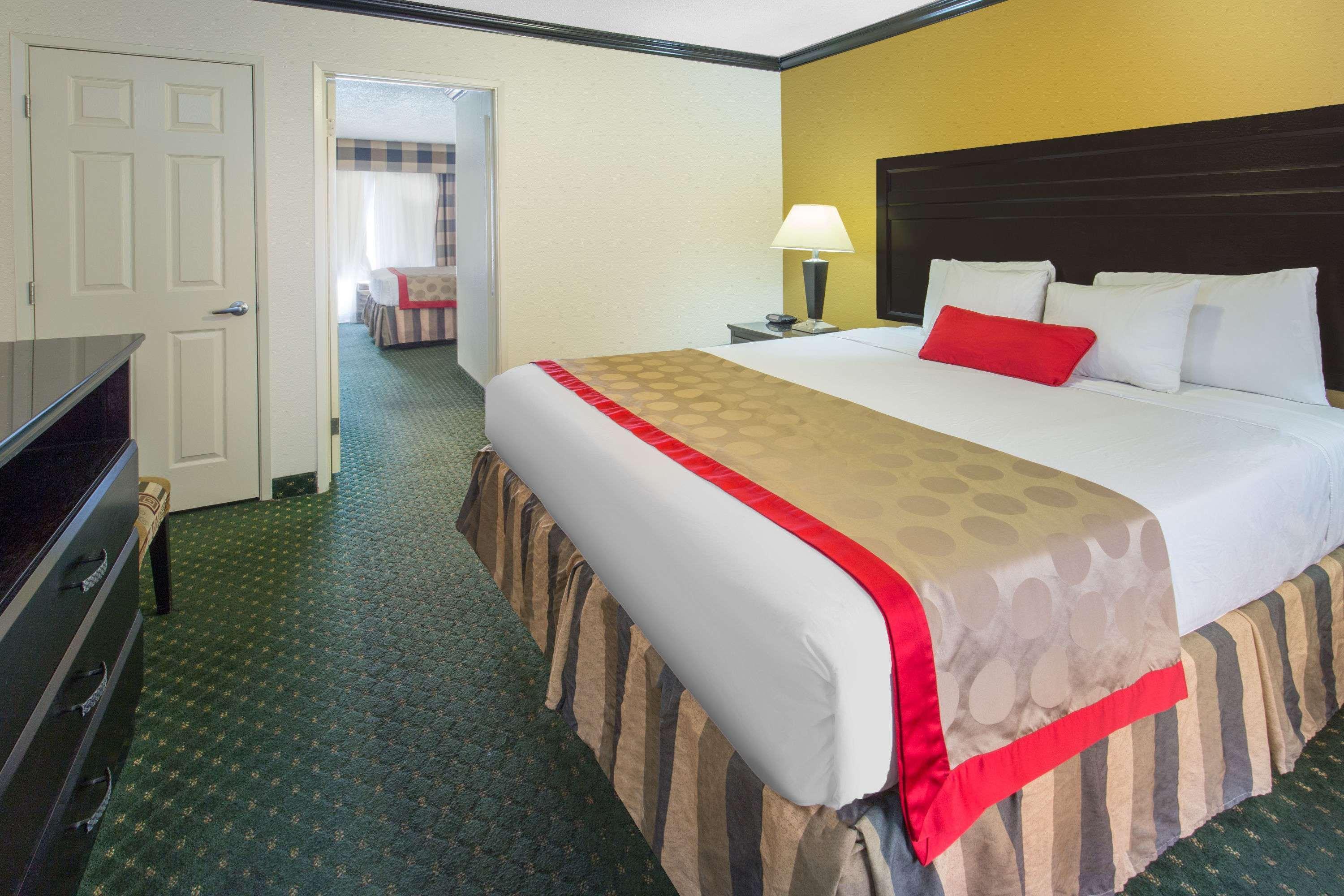 รามาดา บาย วินด์แฮม ออนแทริโอ Hotel ออนตาริโอ ภายนอก รูปภาพ